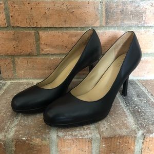 Naturalizer Black Narrow Pumps